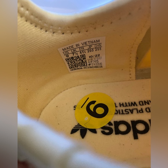 Adidas Originals [9] NMD_R1 Sneakers - Picture 7 of 13